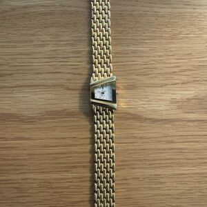 Elegant Gold-Tone Watch Jalga